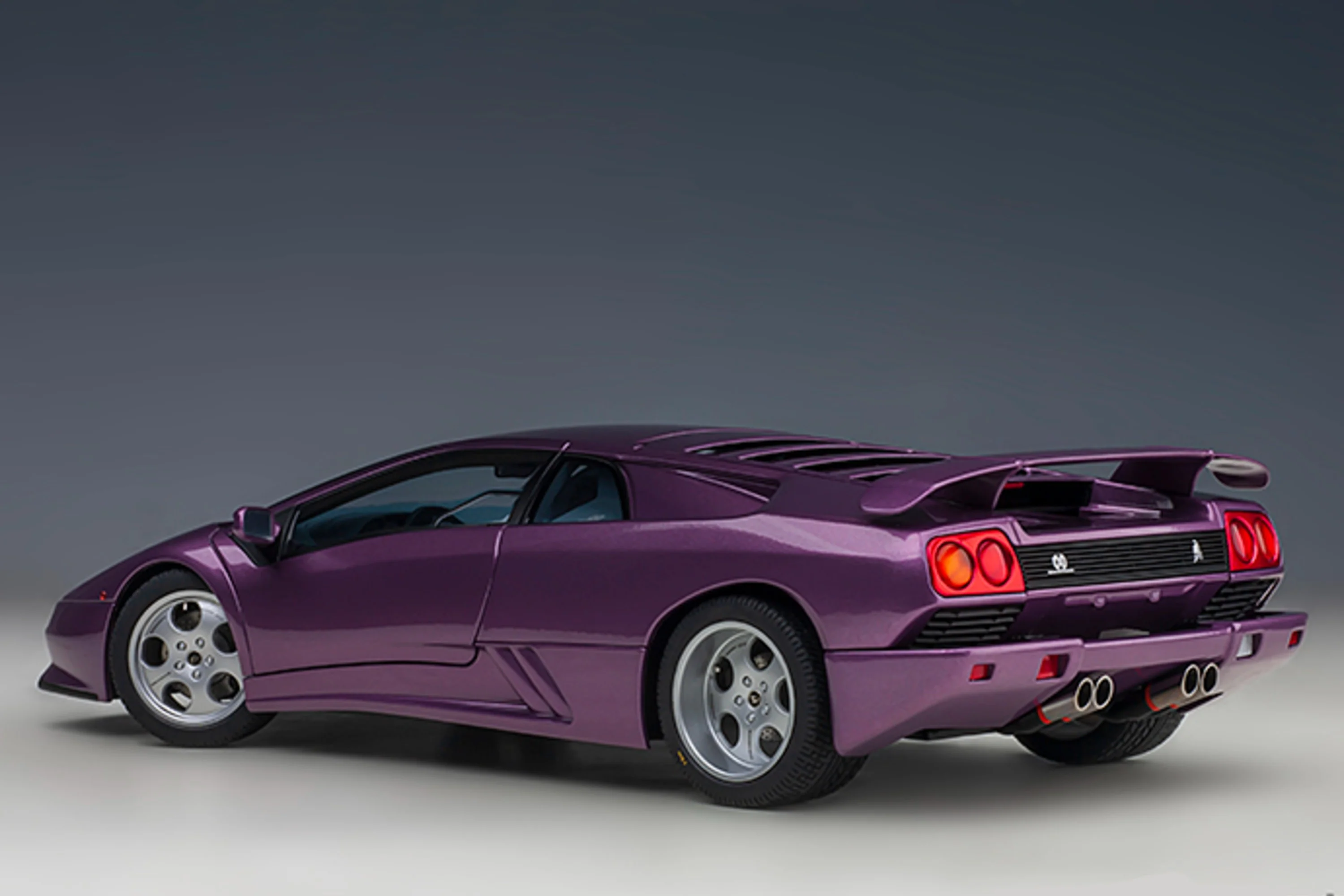 Lamborghini Diablo SE30 - 1:18 Scale Model by AUTOart - Mearch