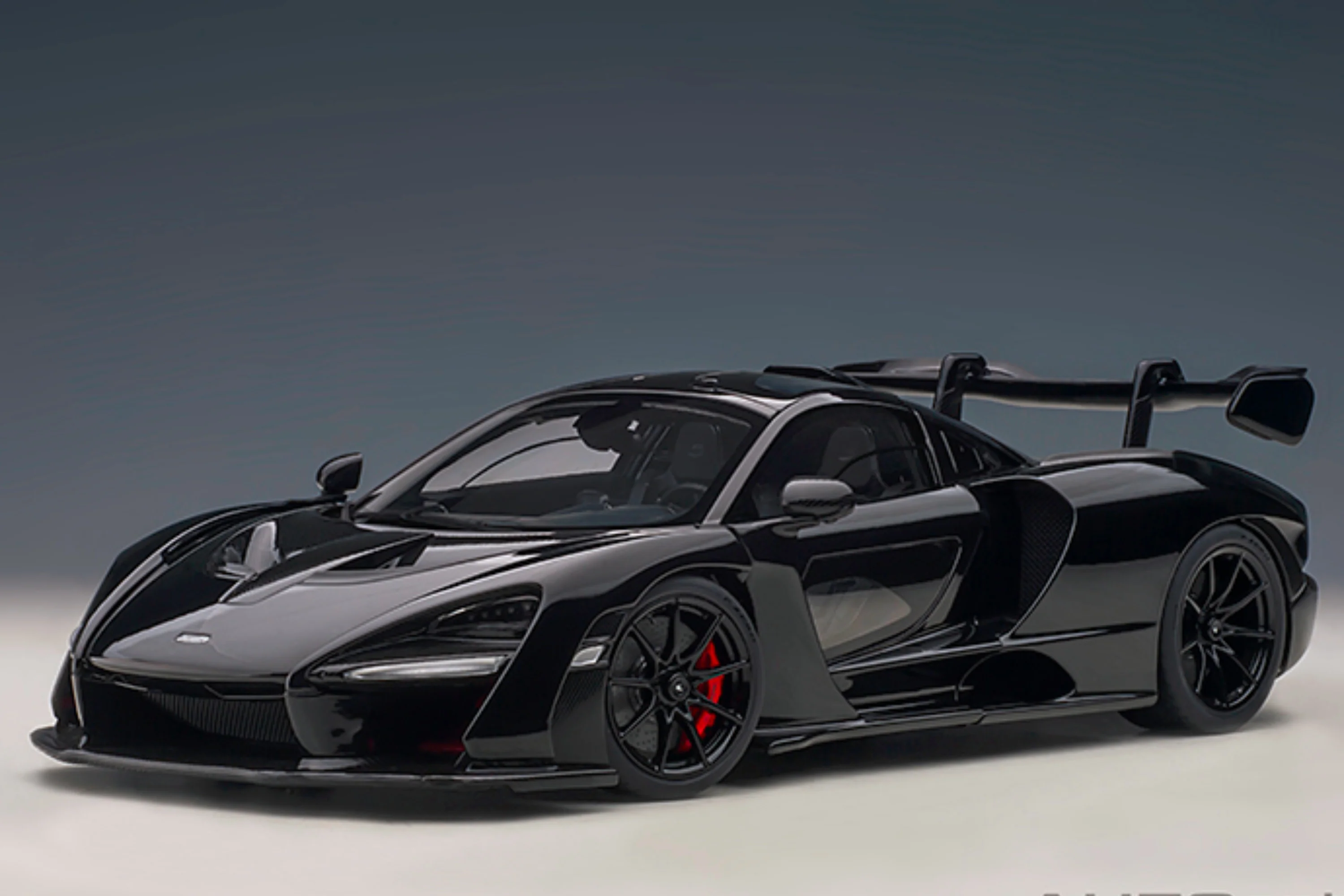 McLaren Senna - 1:18 Scale Model Car by AUTOart - Mearch