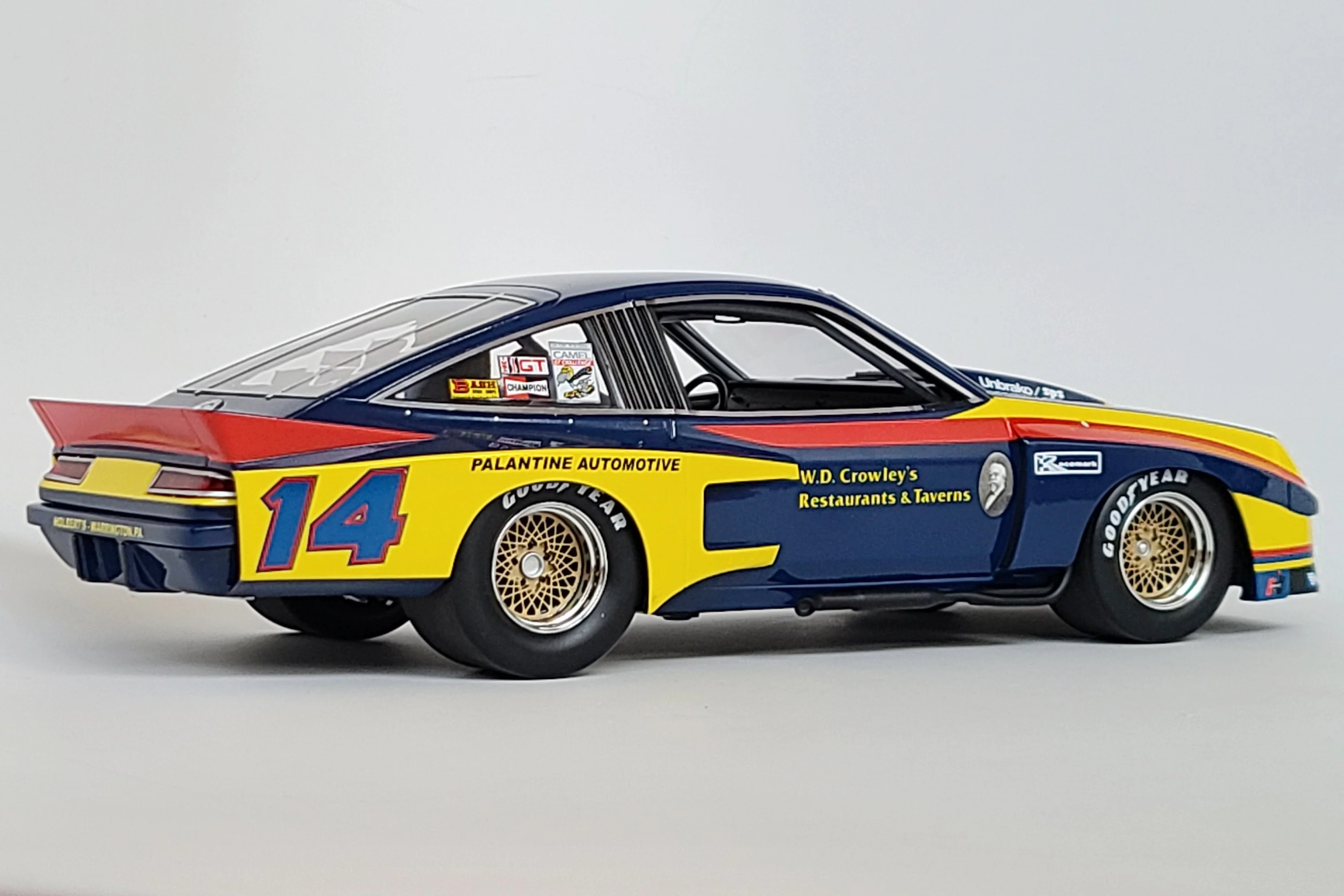 Chevrolet DeKon Monza (1976 IMSA Camel GT Champion) - 1:18 Scale Model Car by Real Art Replicas - Mearch