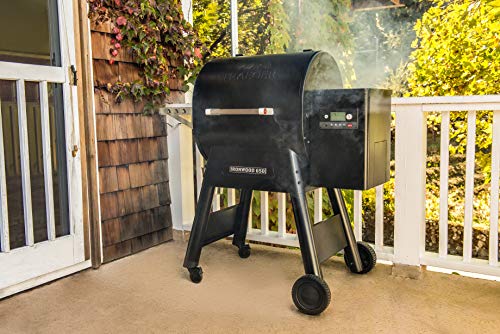 2025 650 Wifi Pellet Grill and Smoker in Black