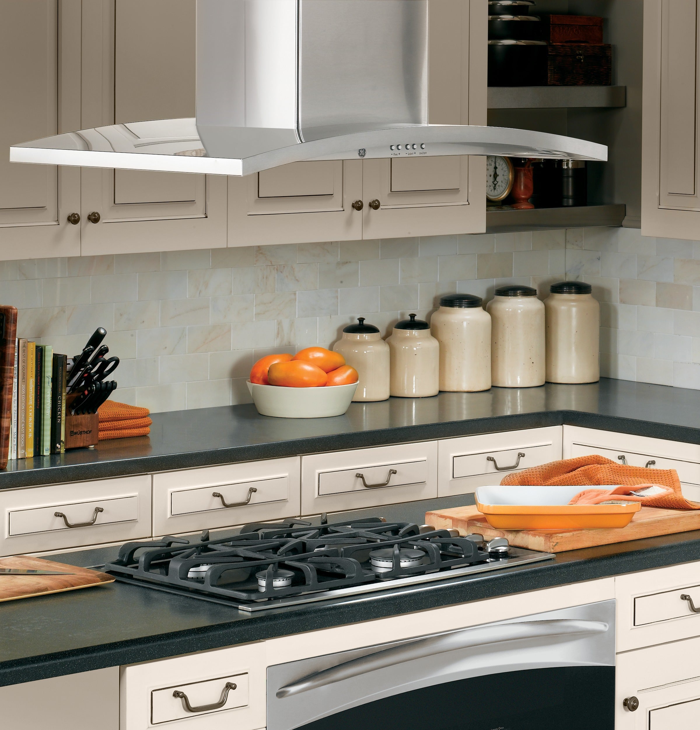 2025 Designer 36′′ Convertible Range Hood – Stainless steel