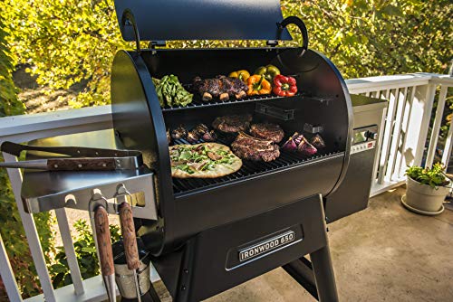 2025 650 Wifi Pellet Grill and Smoker in Black
