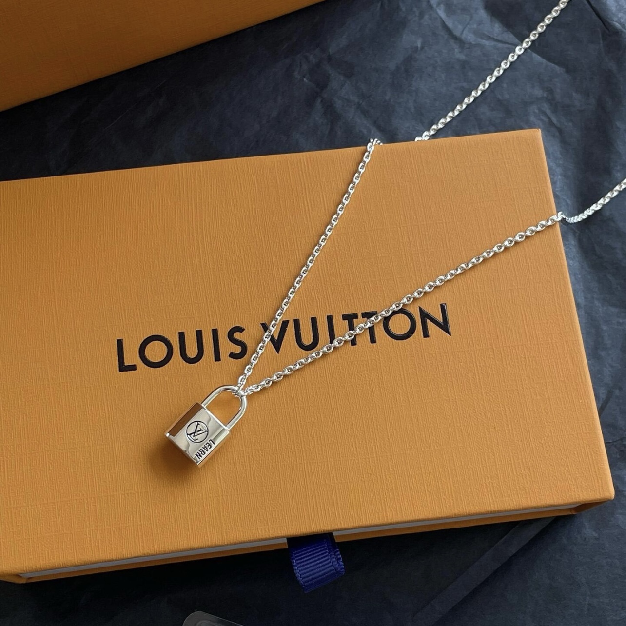 LV Silver Lockit Pendant, Sterling Silver Black Laquered Q03273 - LuxuryEva