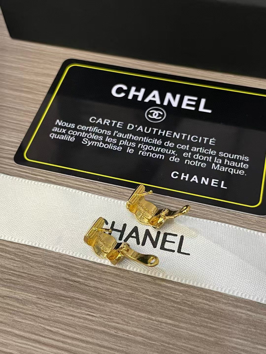 CHANEL quilted pattern earrings - LuxuryEva