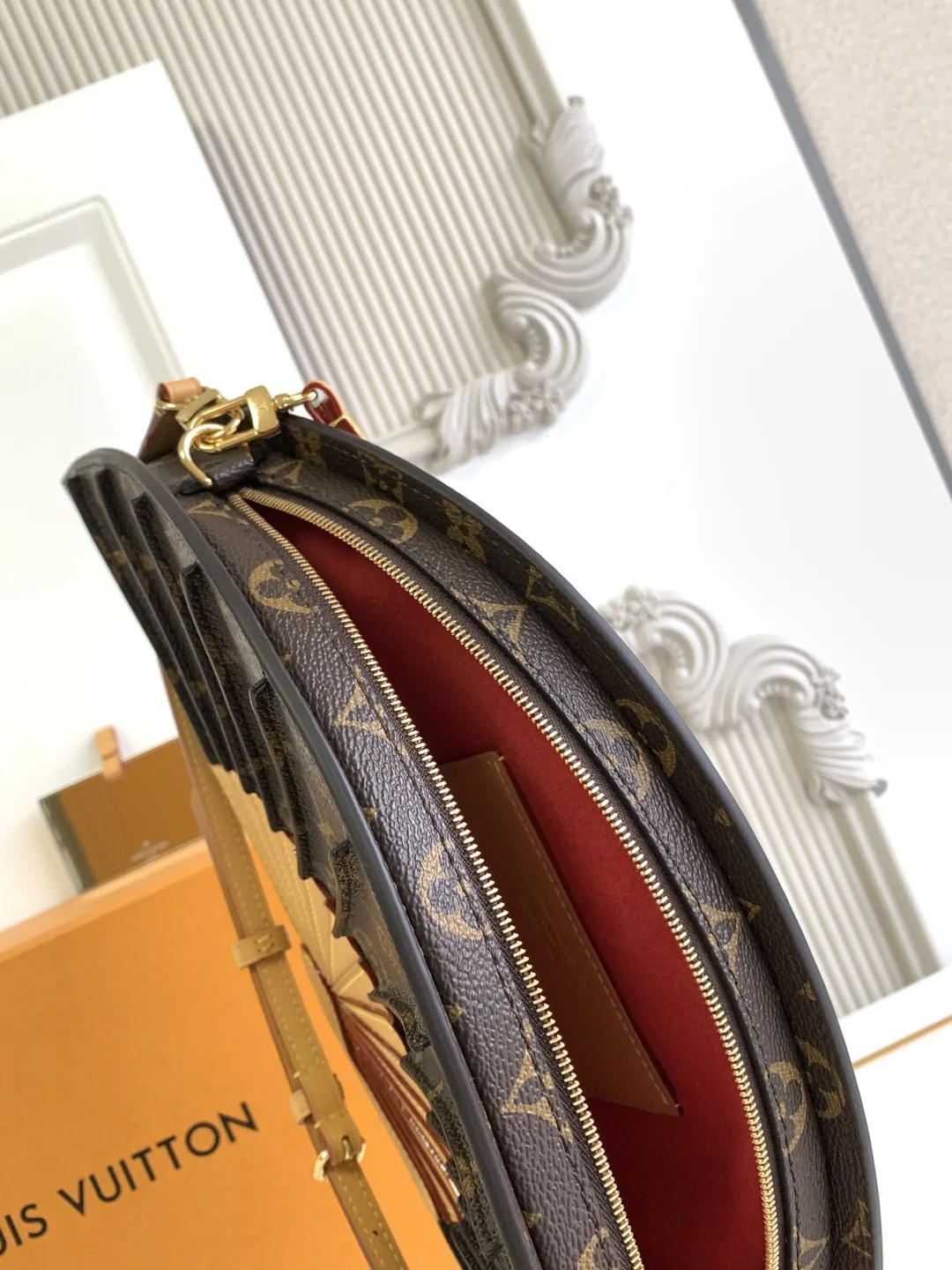 Louis Vuitton Fan Bag - LuxuryEva