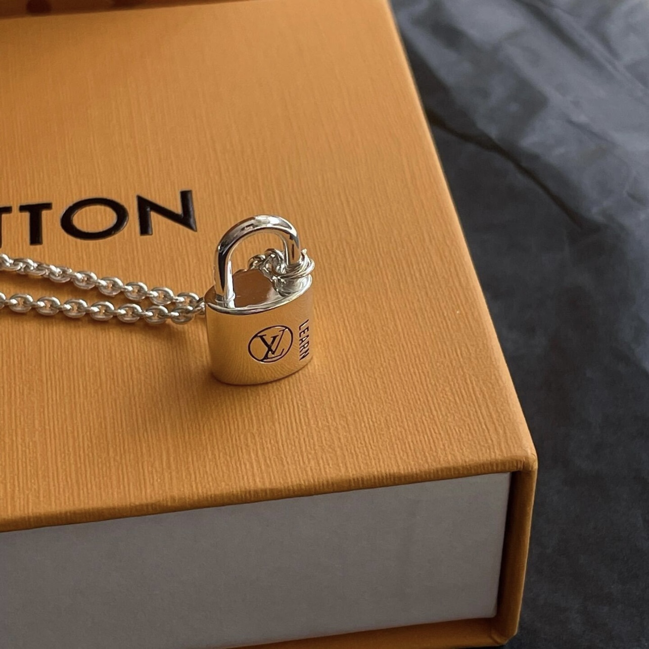 LV Silver Lockit Pendant, Sterling Silver Black Laquered Q03273 - LuxuryEva