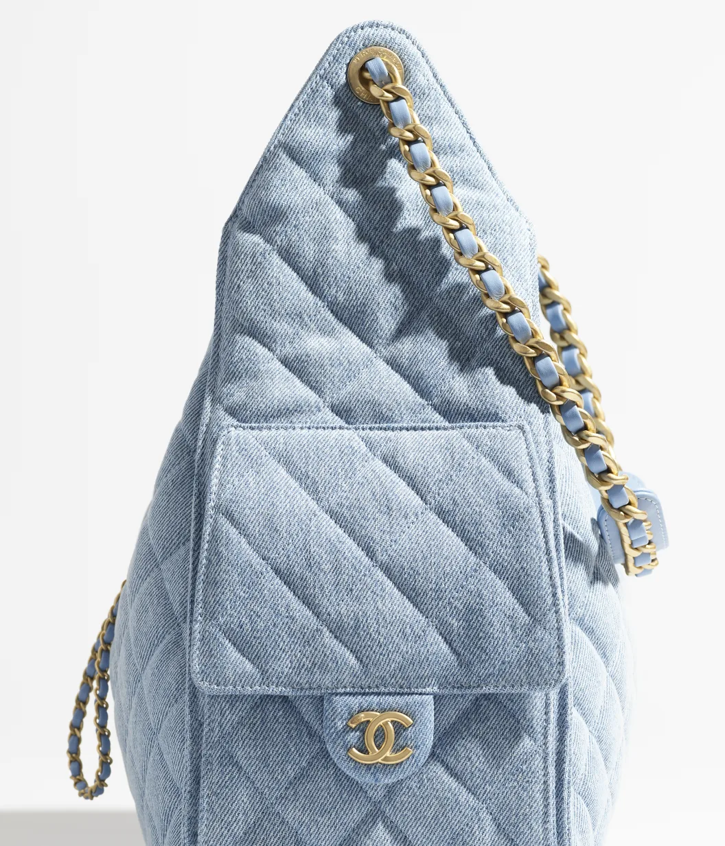 CHANEL 25 Medium Handbag Washed Denim Blue - LuxuryEva