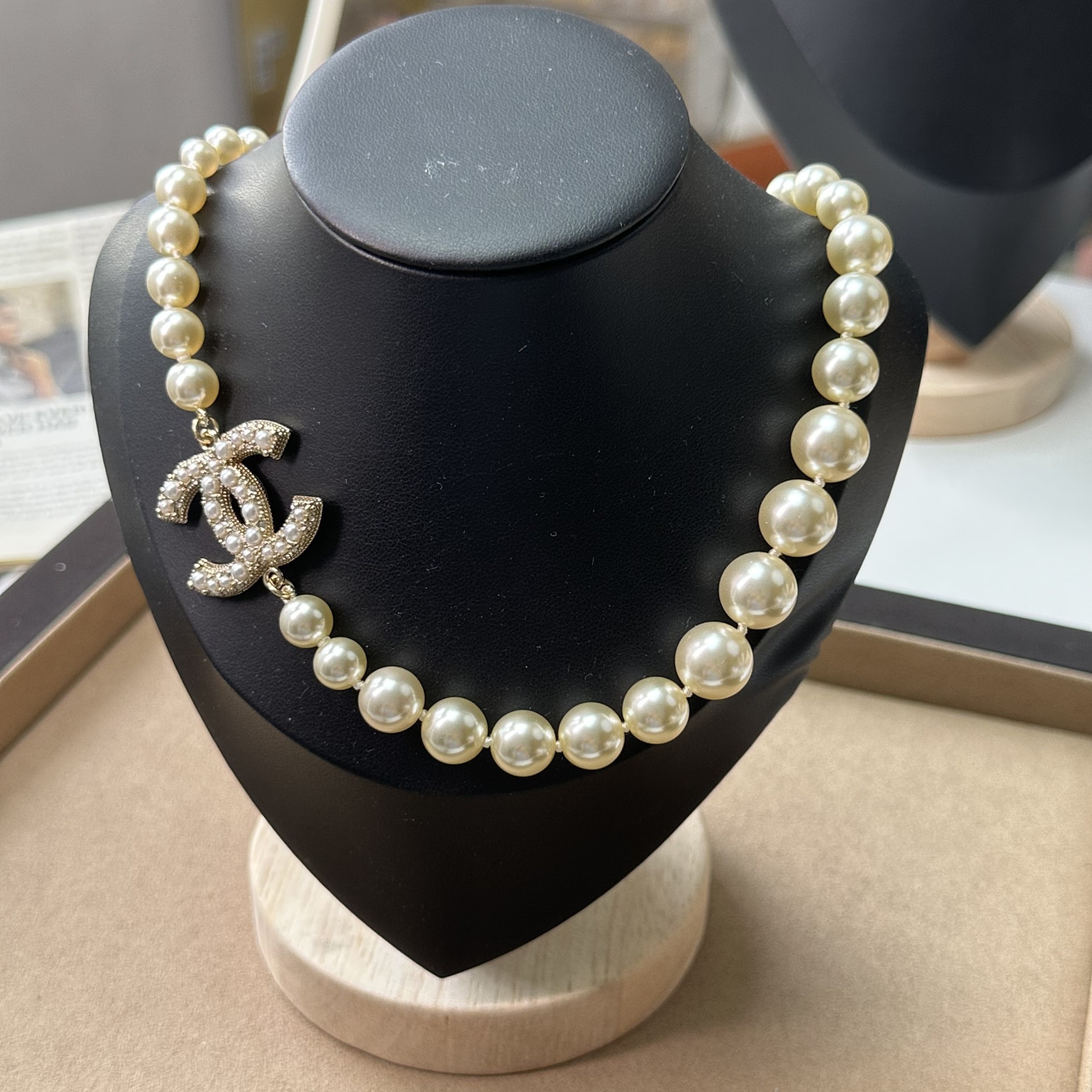 Chanel pearl necklace - LuxuryEva