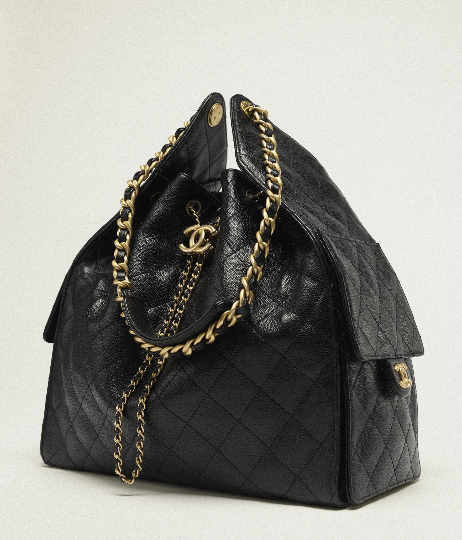 CHANEL 25 Medium Handbag Black - LuxuryEva