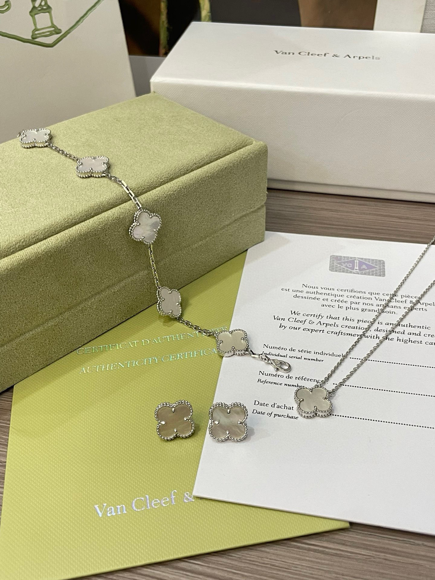 Van Cleef & Arpels Clover Jewelry Set - LuxuryEva