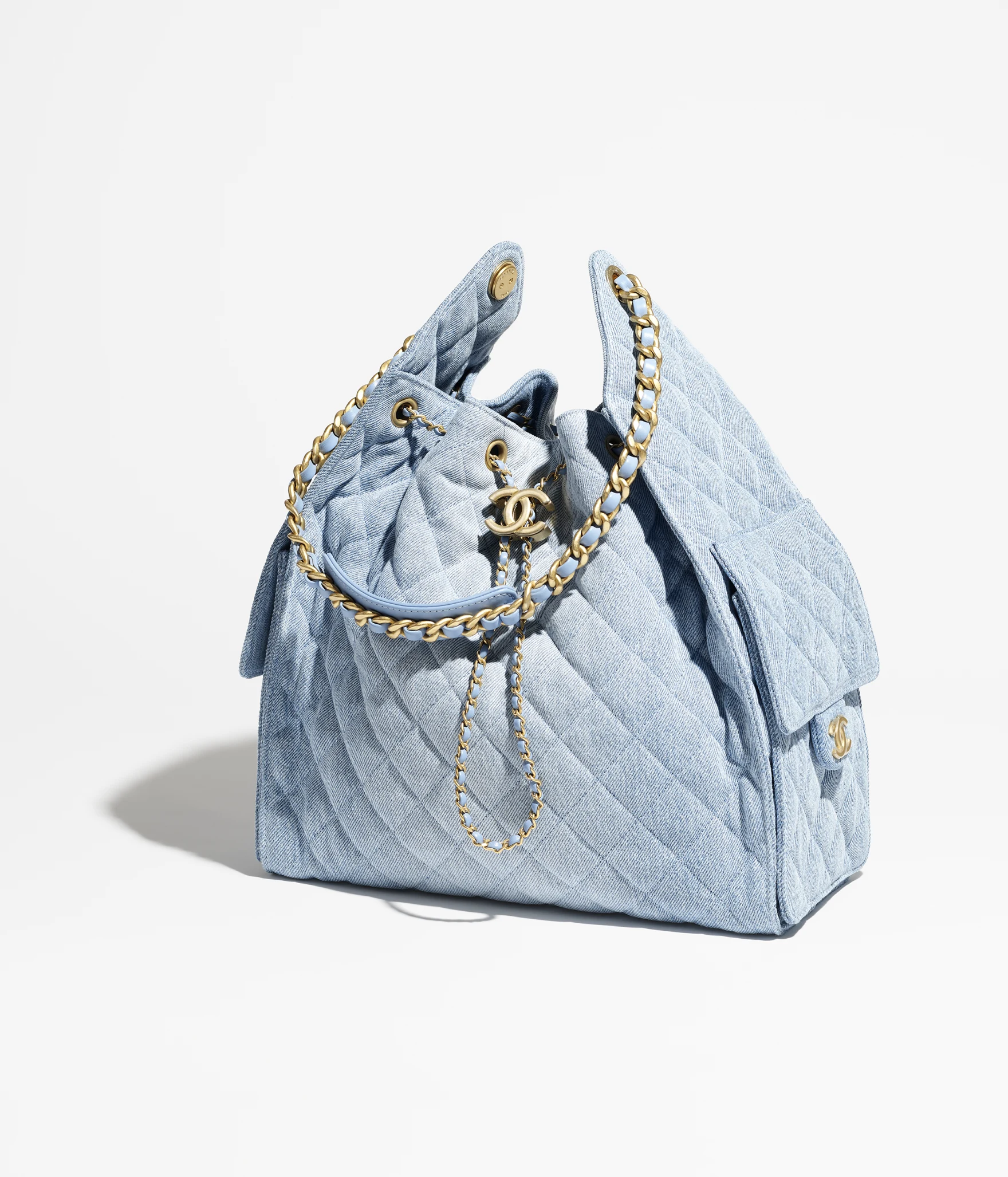 CHANEL 25 Medium Handbag Washed Denim Blue - LuxuryEva