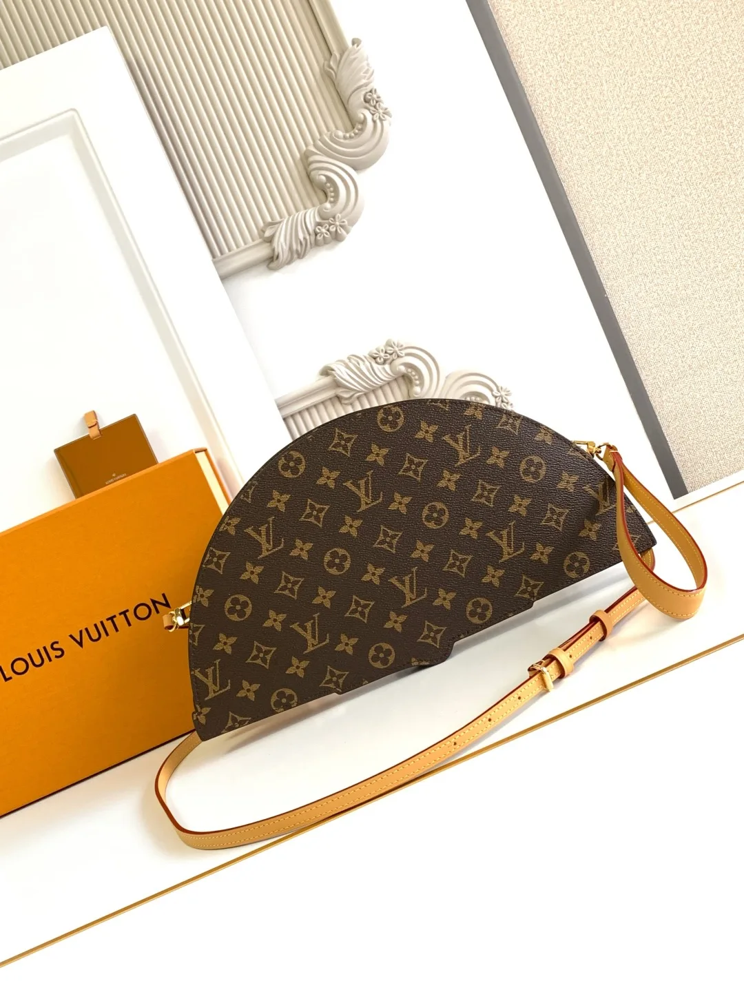 Louis Vuitton Fan Bag - LuxuryEva