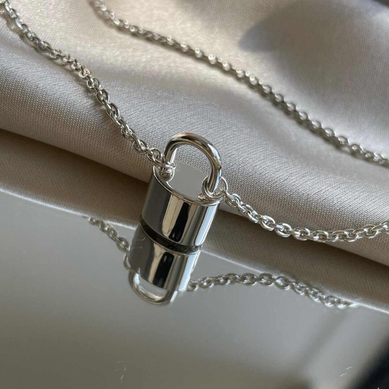LV Silver Lockit Pendant, Sterling Silver Black Laquered Q03273 - LuxuryEva