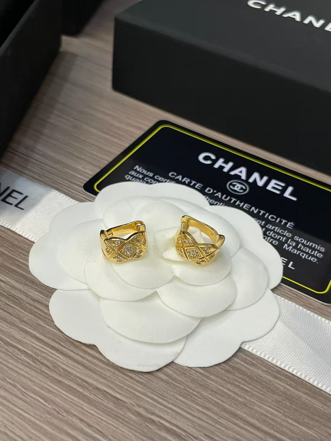 CHANEL quilted pattern earrings - LuxuryEva