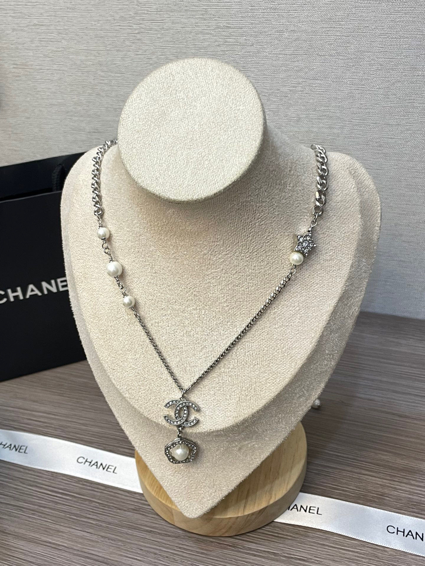 CHANEL NECKLECES - LuxuryEva
