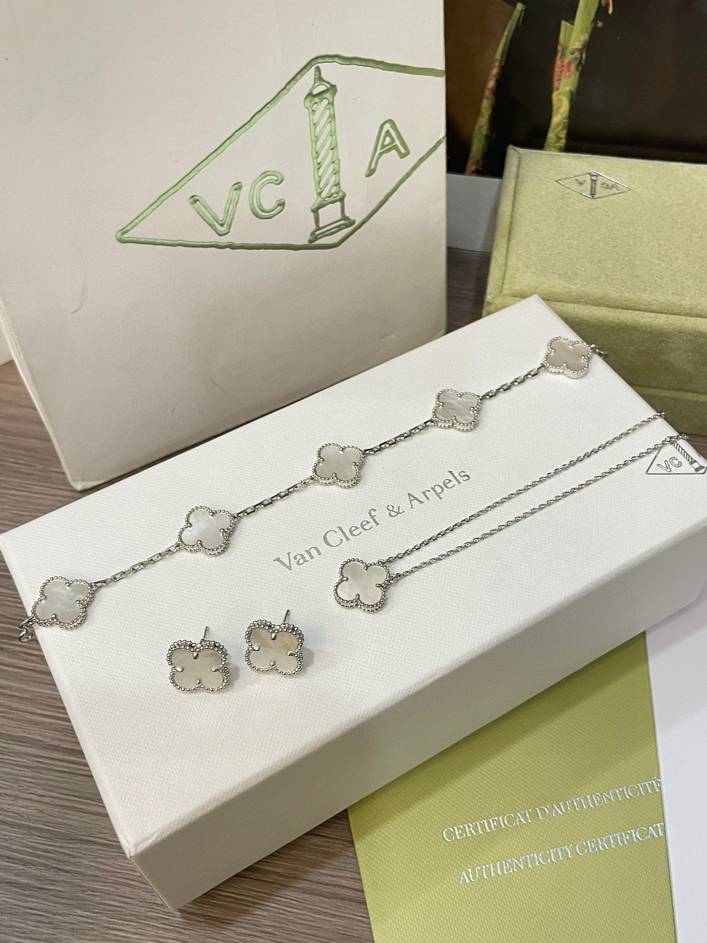 Van Cleef & Arpels Clover Jewelry Set - LuxuryEva