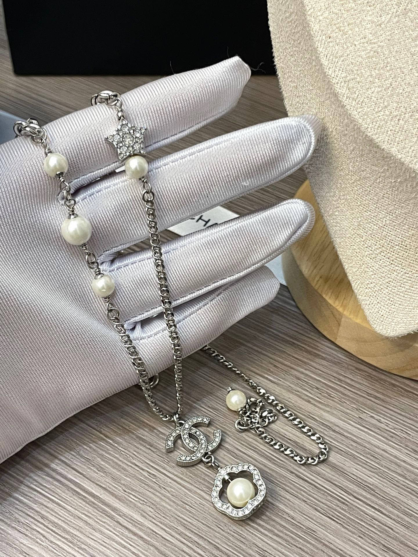 CHANEL NECKLECES - LuxuryEva