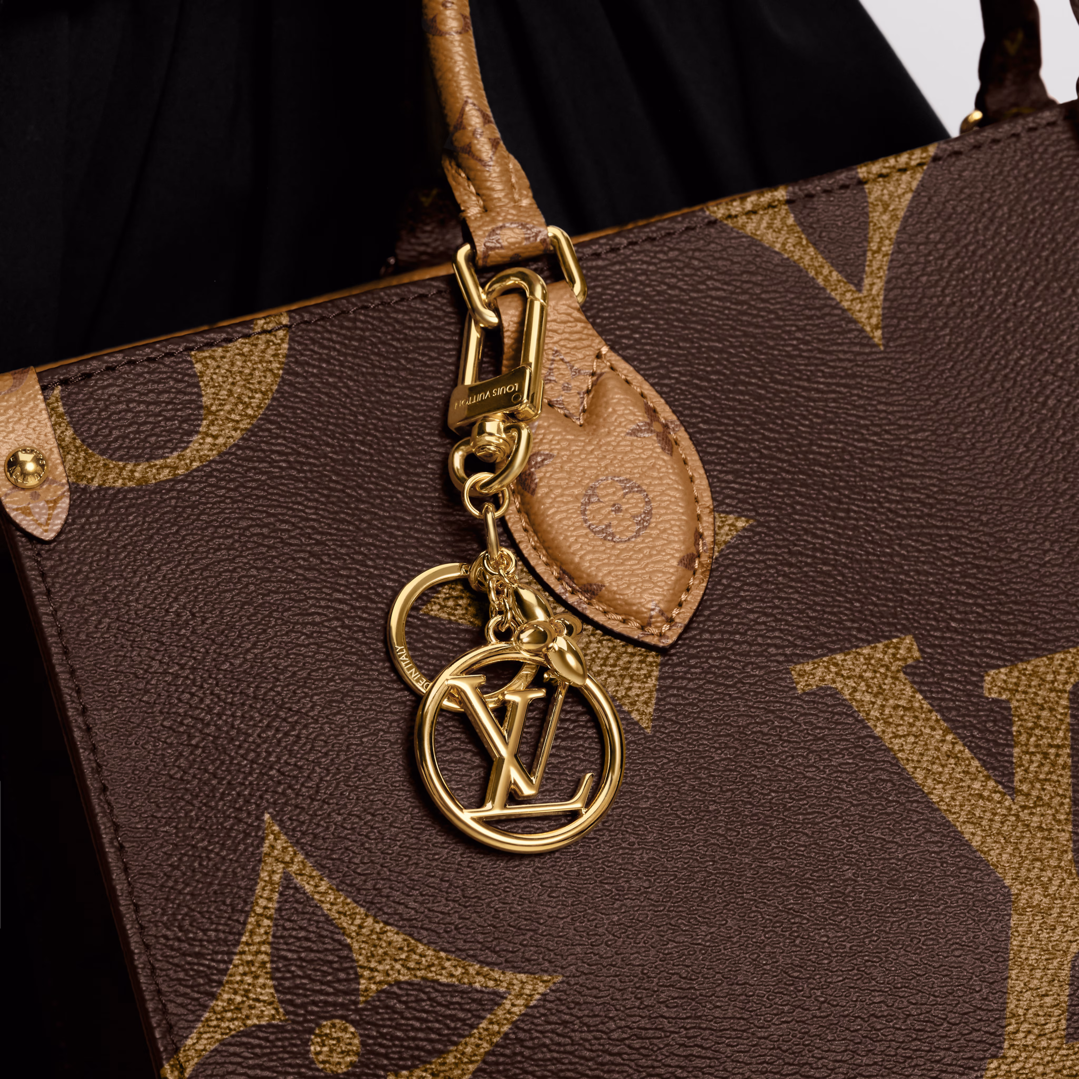 LV Circle Bag Charm & Key Holder M01653 - LuxuryEva